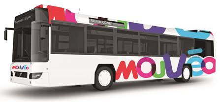 Bus avec sticker mouvéo dessus