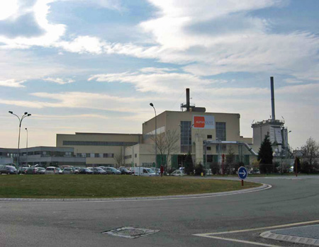 photo de face de l'usine