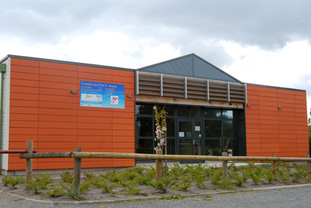 façade du bâtiment du stand de tir