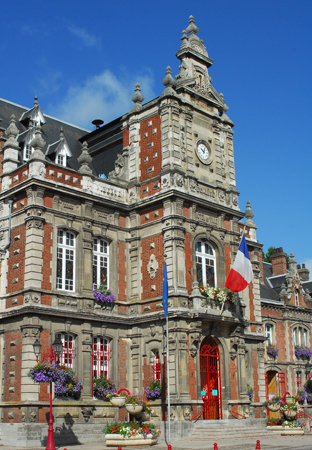 photo de l'hôtel de ville vu de coté en bas