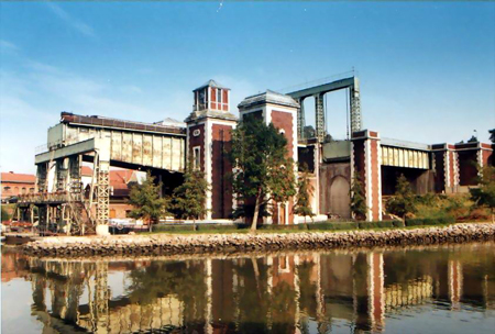 fONTINETTES boatlift